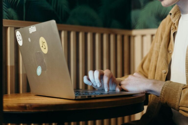 Marketing de Conteúdo ou Tráfego Pago: Qual Traz Mais Clientes para o Seu Negócio?