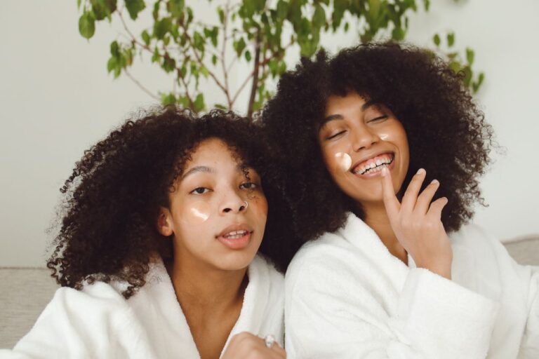 Bronzeadores naturais: benefícios, como usar e cuidados para um bronzeado saudável